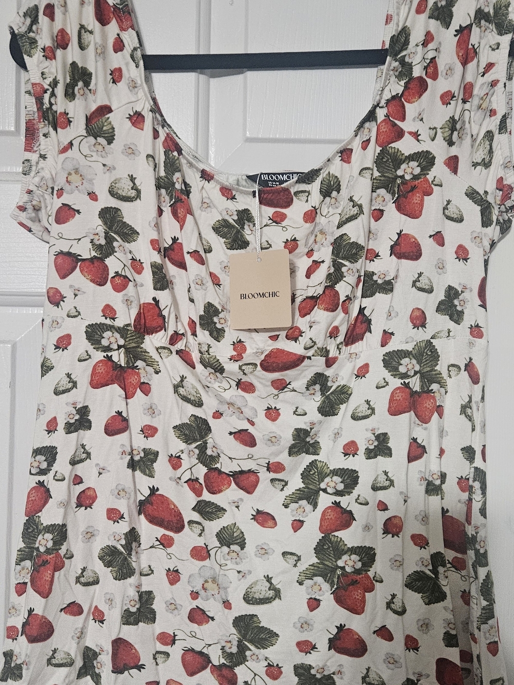 NWT BloomChic Cream Scoop Neck Top with Red Strawberry Print Size 14/16